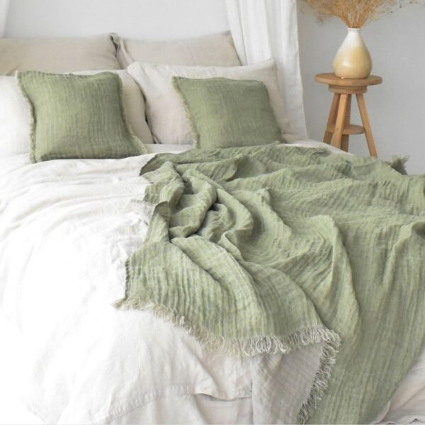 Linas Linen Bedspread